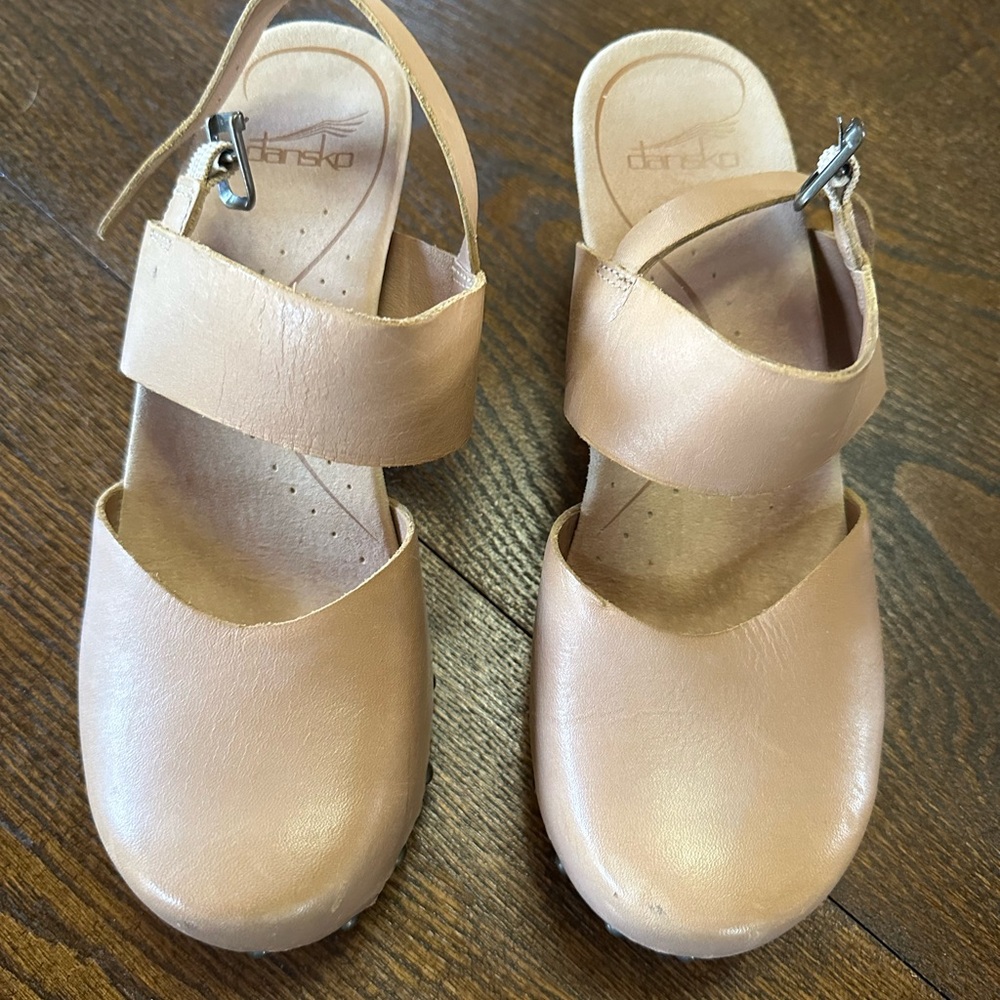 Dansko Beige/Tan Leather Slingback Clogs